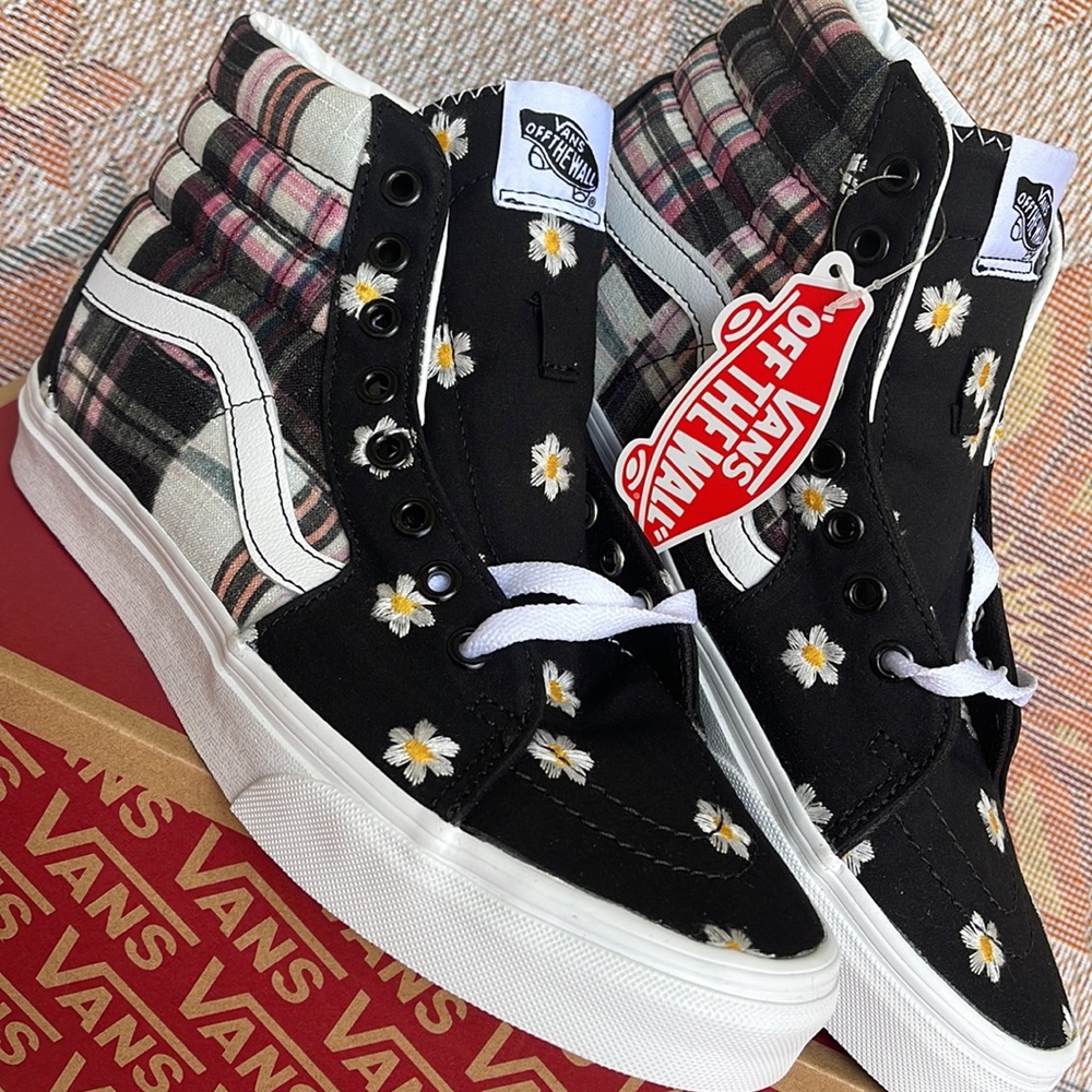 Vans Men’s Sk8-Hi Floral Plaid Patchwork
VN0A7Q5NUUW
sneakers - Picture 9 of 16